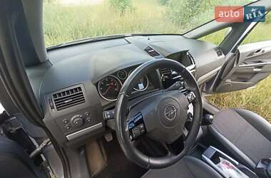 Минивэн Opel Zafira 2010 в Нововолынске