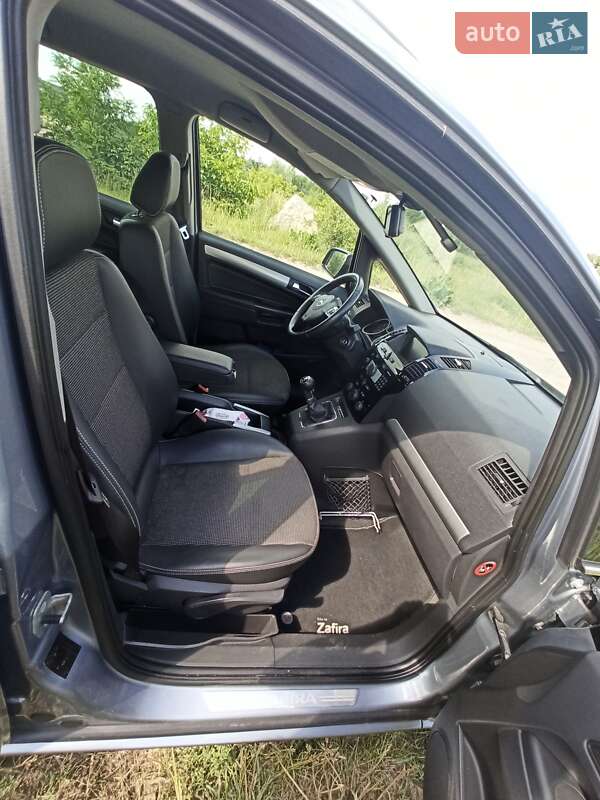 Мінівен Opel Zafira 2010 в Нововолинську