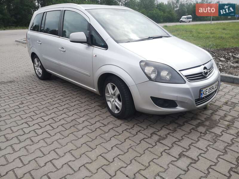 Минивэн Opel Zafira 2012 в 