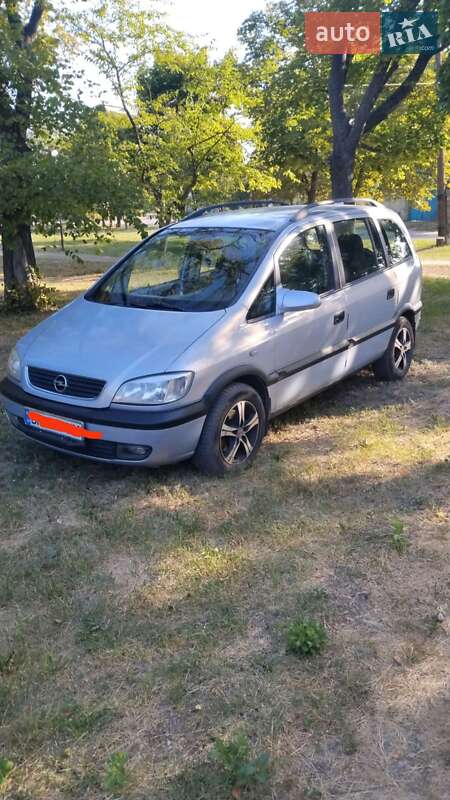 Минивэн Opel Zafira 2002 в Чугуеве