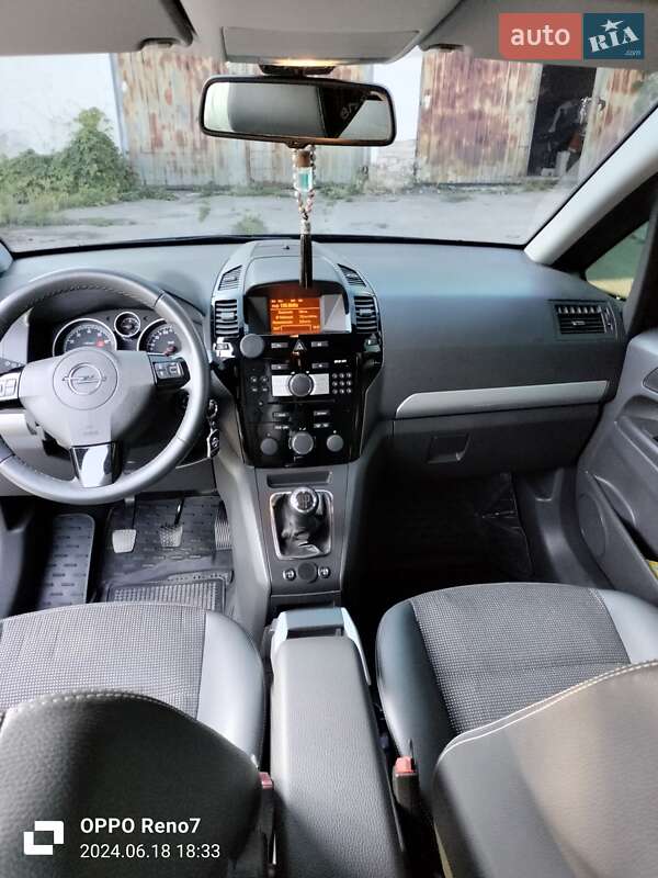 Минивэн Opel Zafira 2009 в Лохвице