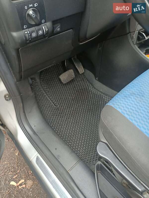 Минивэн Opel Zafira 2004 в Кременчуге