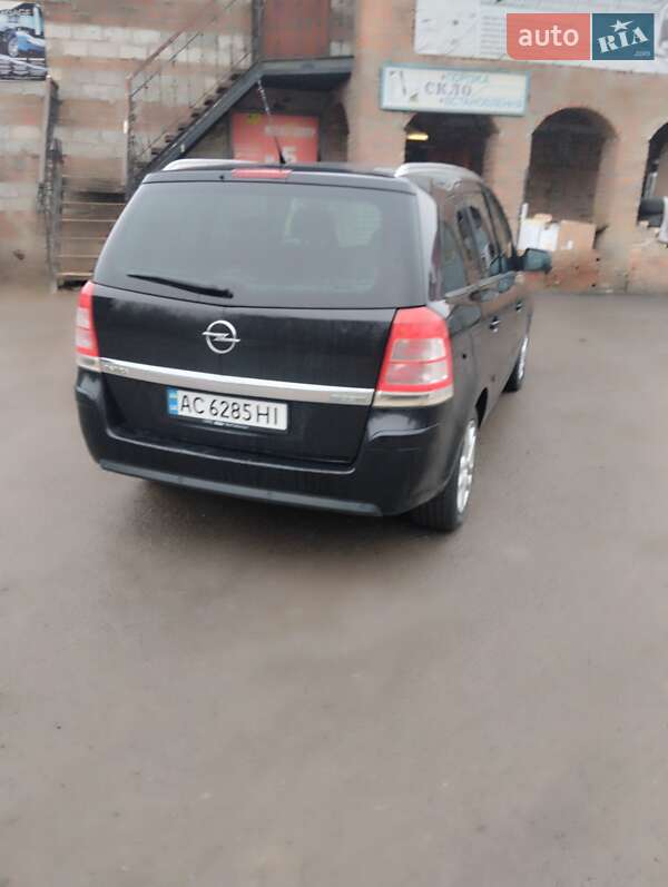 Мінівен Opel Zafira 2011 в Луцьку