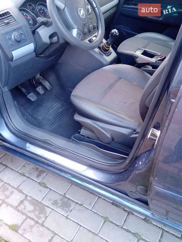 Мінівен Opel Zafira 2007 в Рівному