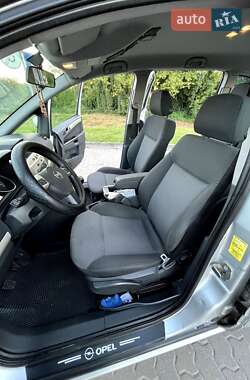 Минивэн Opel Zafira 2008 в 