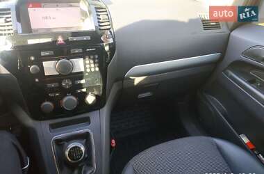 Минивэн Opel Zafira 2010 в 
