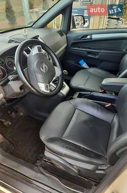 Минивэн Opel Zafira 2013 в 