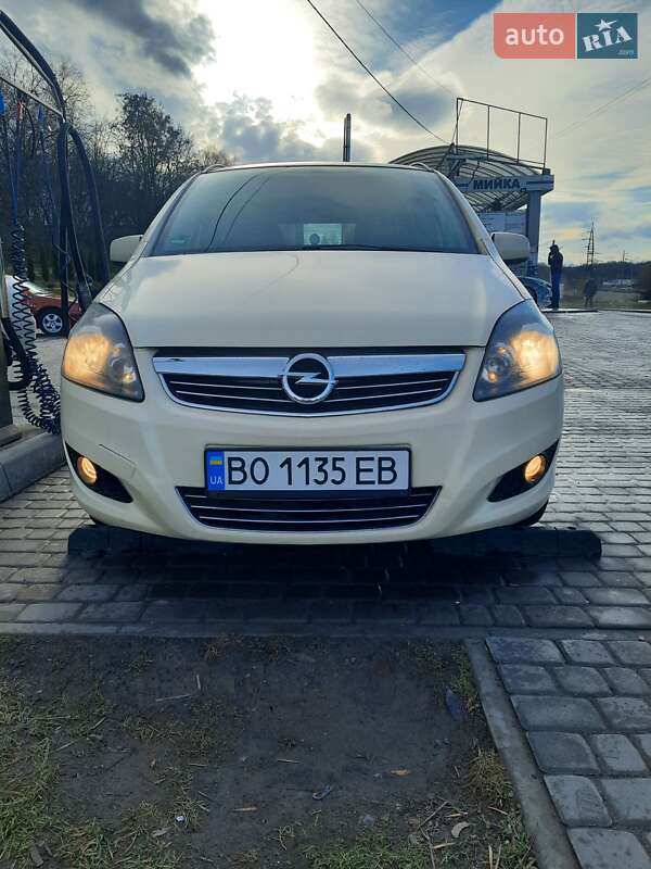 Минивэн Opel Zafira 2013 в Львове