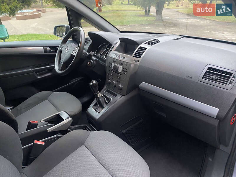 Мінівен Opel Zafira 2007 в Рівному