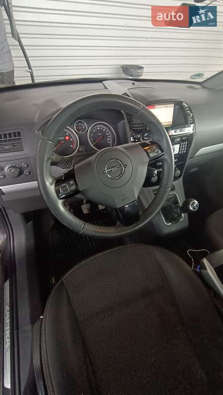 Мінівен Opel Zafira 2010 в Кам'янському