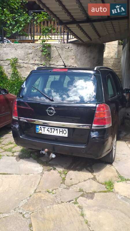 Минивэн Opel Zafira 2006 в Яремче