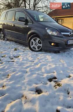 Минивэн Opel Zafira 2009 в Белках