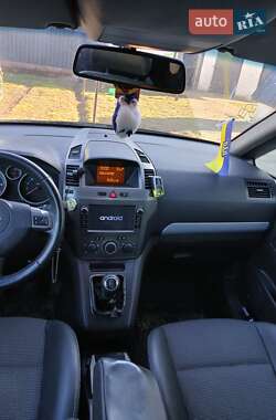 Минивэн Opel Zafira 2006 в 