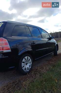 Минивэн Opel Zafira 2007 в Новых Санжарах