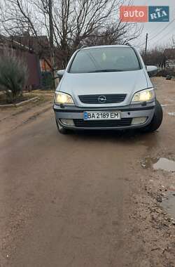 Минивэн Opel Zafira 2000 в Первомайске