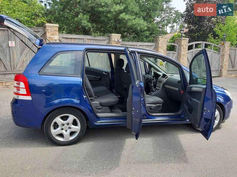 Минивэн Opel Zafira 2008 в Киеве