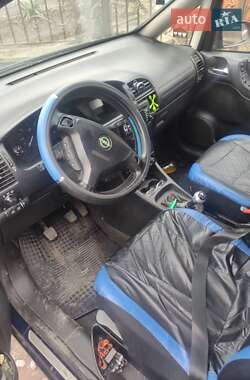 Минивэн Opel Zafira 2000 в 
