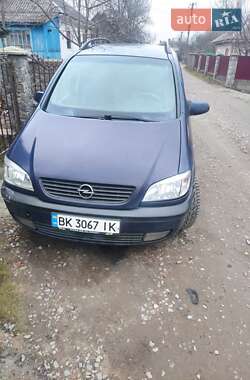Мінівен Opel Zafira 2000 в Кореці