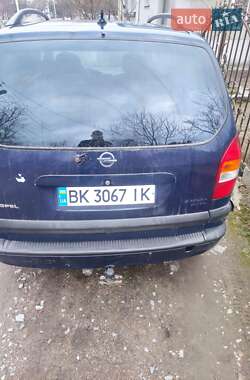 Минивэн Opel Zafira 2000 в 