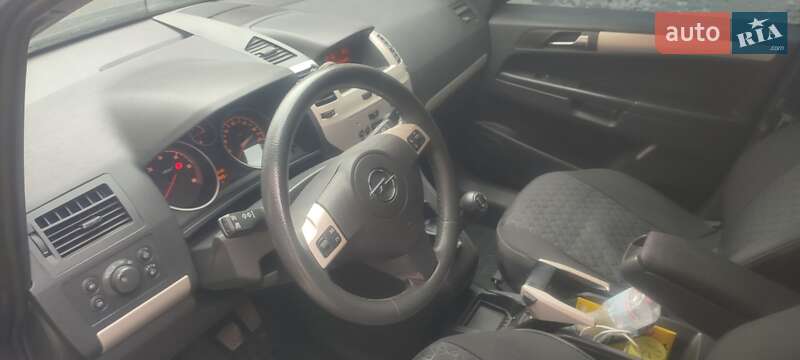 Минивэн Opel Zafira 2008 в Киеве
