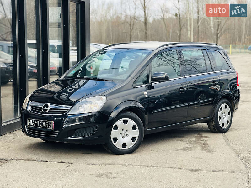 Минивэн Opel Zafira 2010 в 