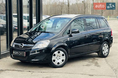 Минивэн Opel Zafira 2010 в 
