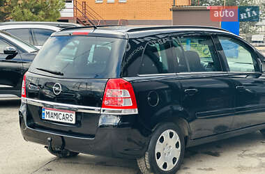 Минивэн Opel Zafira 2010 в 