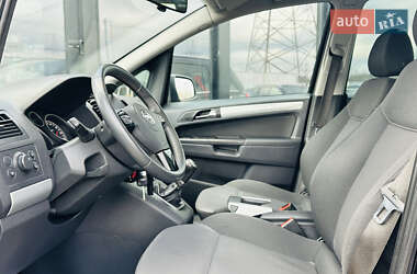 Минивэн Opel Zafira 2010 в 