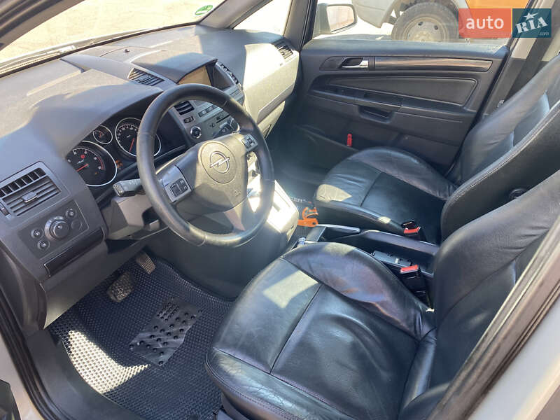 Минивэн Opel Zafira 2005 в Кривом Роге