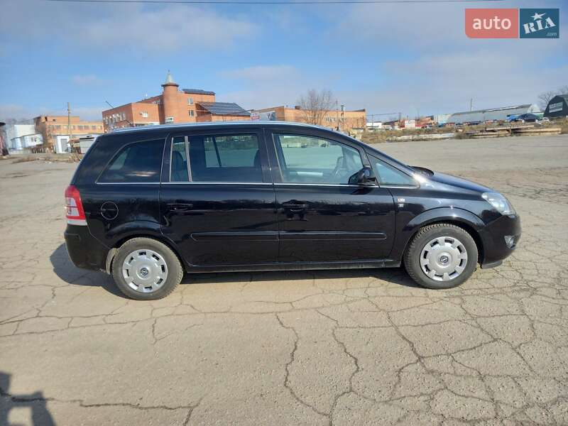 Минивэн Opel Zafira 2010 в Полтаве