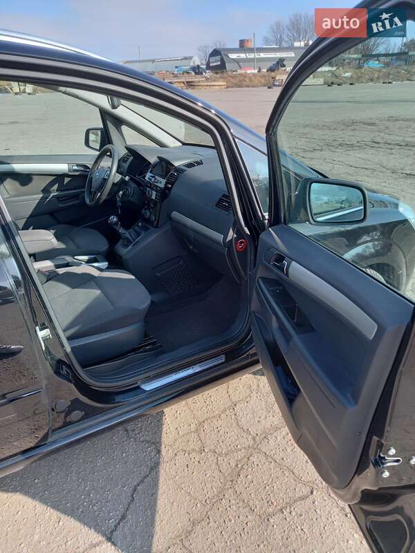Минивэн Opel Zafira 2010 в Полтаве