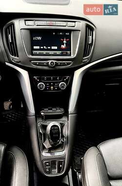 Минивэн Opel Zafira 2018 в 