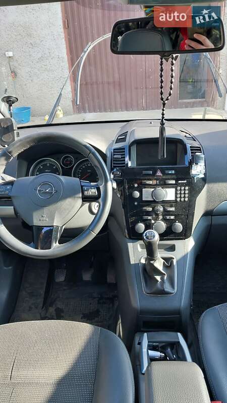 Мінівен Opel Zafira 2010 в Івано-Франківську
