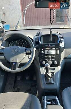 Минивэн Opel Zafira 2010 в 