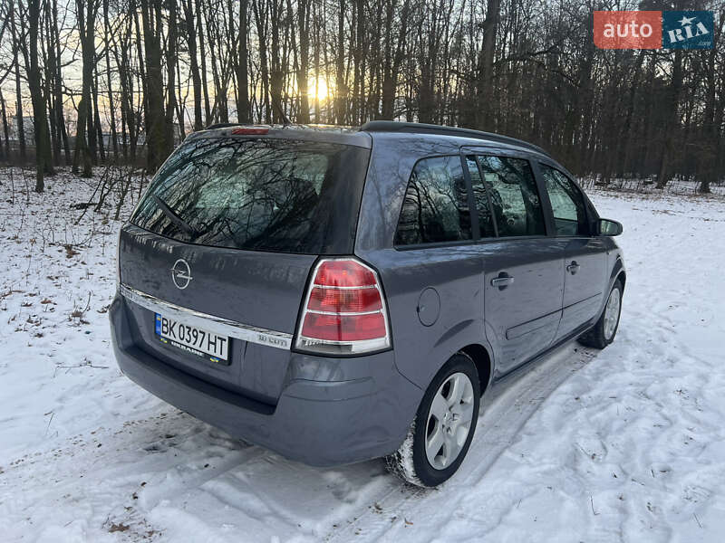 Минивэн Opel Zafira 2006 в Ровно
