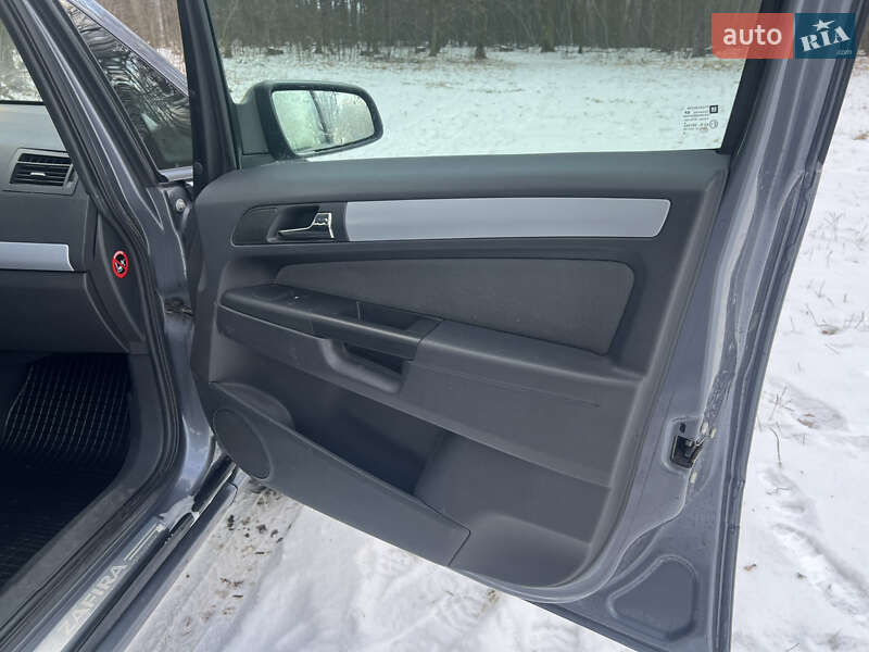 Минивэн Opel Zafira 2006 в Ровно