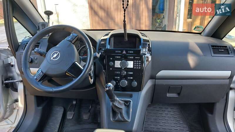 Мінівен Opel Zafira 2010 в Івано-Франківську