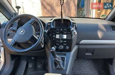 Минивэн Opel Zafira 2010 в 