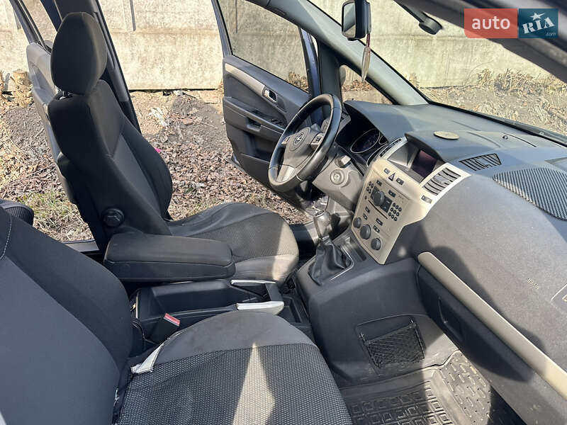 Минивэн Opel Zafira 2008 в Тячеве