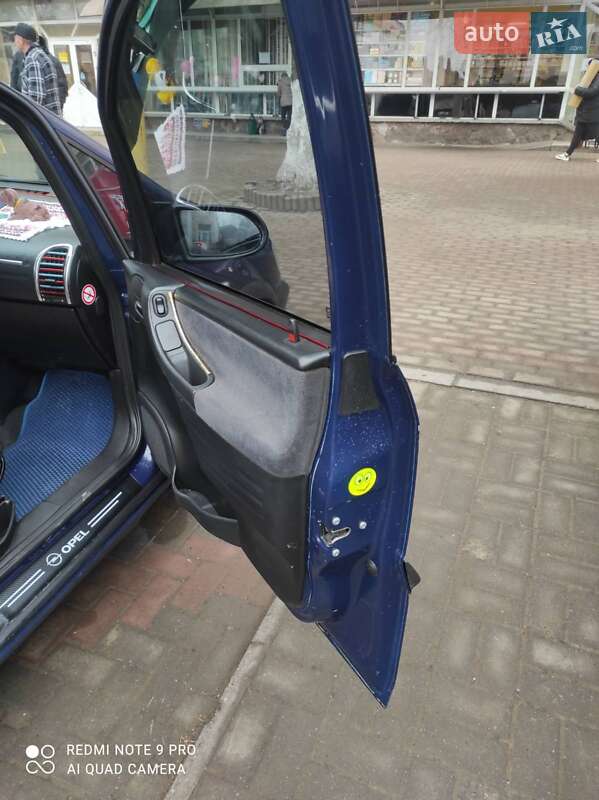 Минивэн Opel Zafira 2000 в Снятине