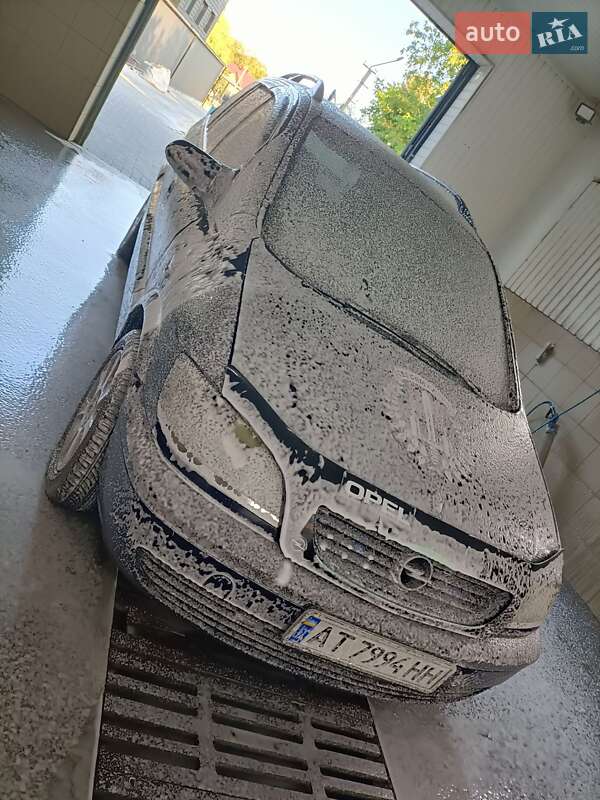 Минивэн Opel Zafira 2000 в Снятине