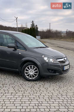 Минивэн Opel Zafira 2011 в 
