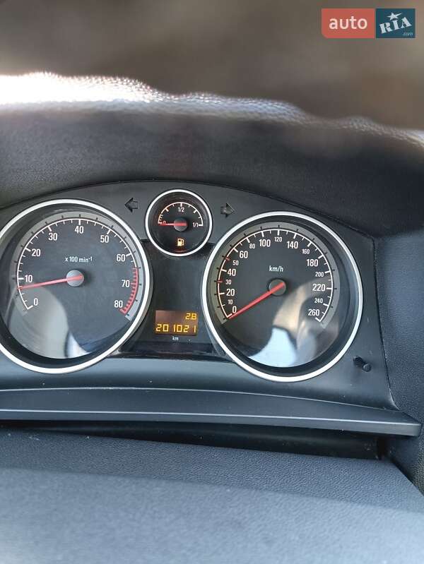 Минивэн Opel Zafira 2011 в Кропивницком