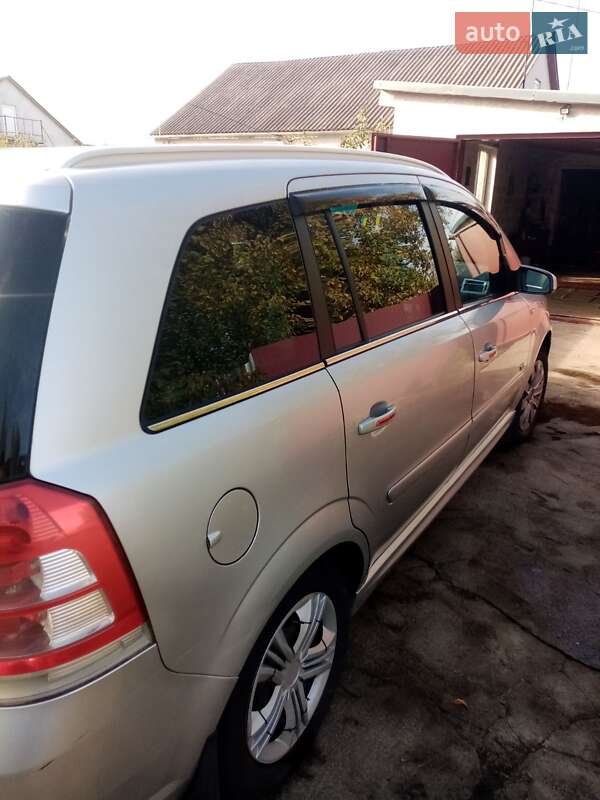 Минивэн Opel Zafira 2008 в Черкассах