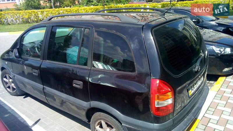 Минивэн Opel Zafira 2002 в Киеве