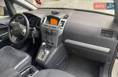 Минивэн Opel Zafira 2010 в 