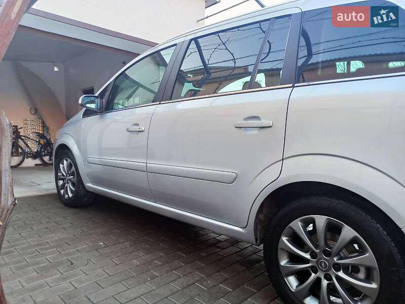 Мінівен Opel Zafira 2009 в Одесі