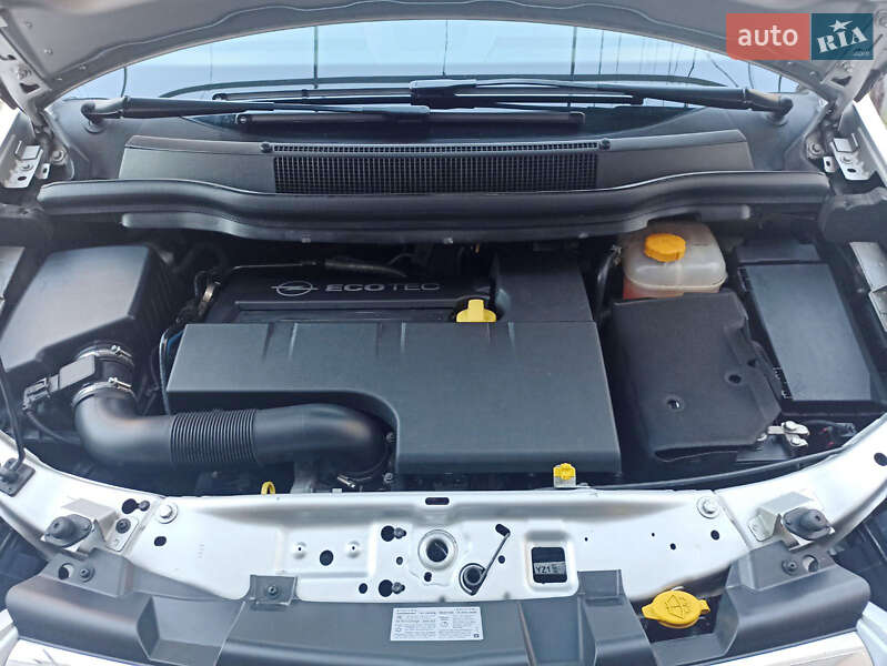 Мінівен Opel Zafira 2009 в Одесі