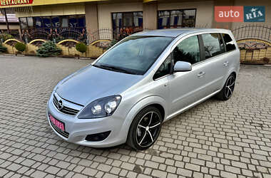 Минивэн Opel Zafira 2011 в 