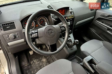 Минивэн Opel Zafira 2011 в 